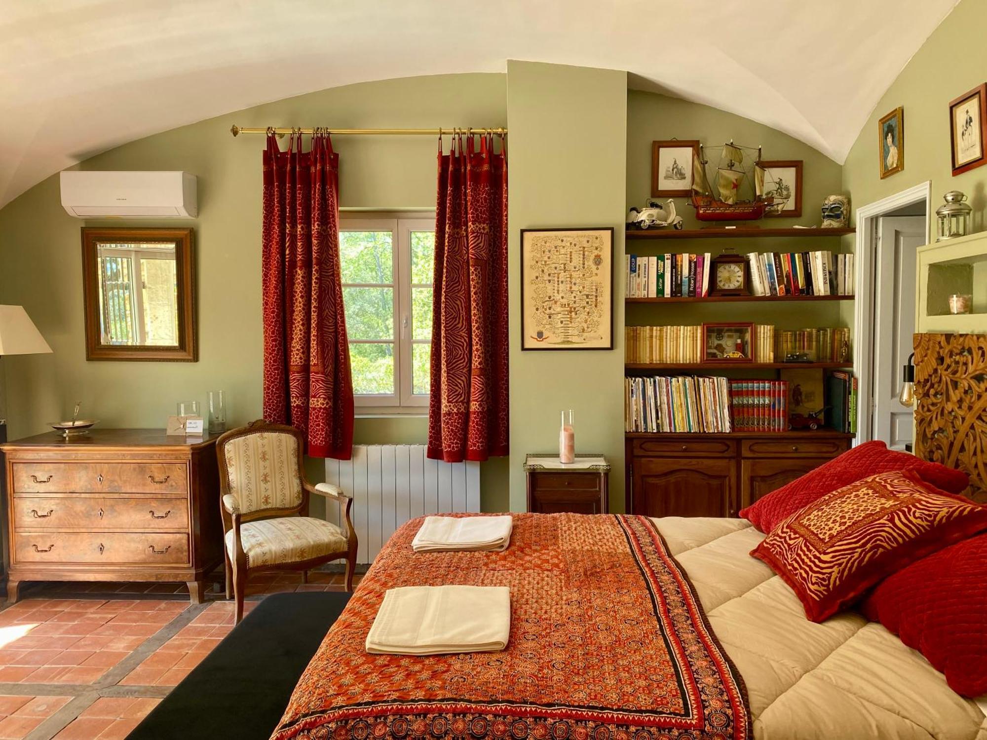 Bed and Breakfast Domaine Du Commandeur Mondragon Экстерьер фото