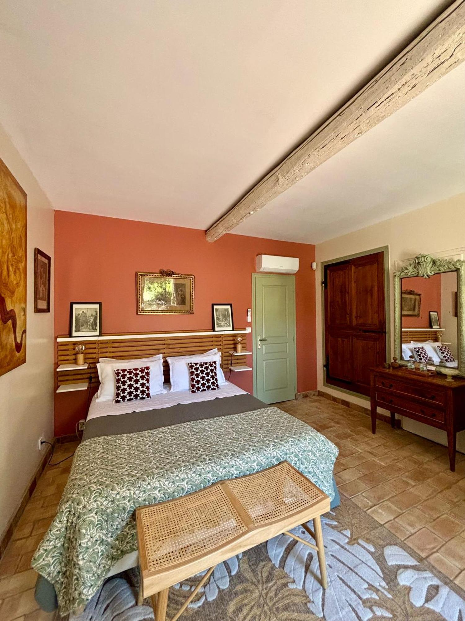Bed and Breakfast Domaine Du Commandeur Mondragon Экстерьер фото