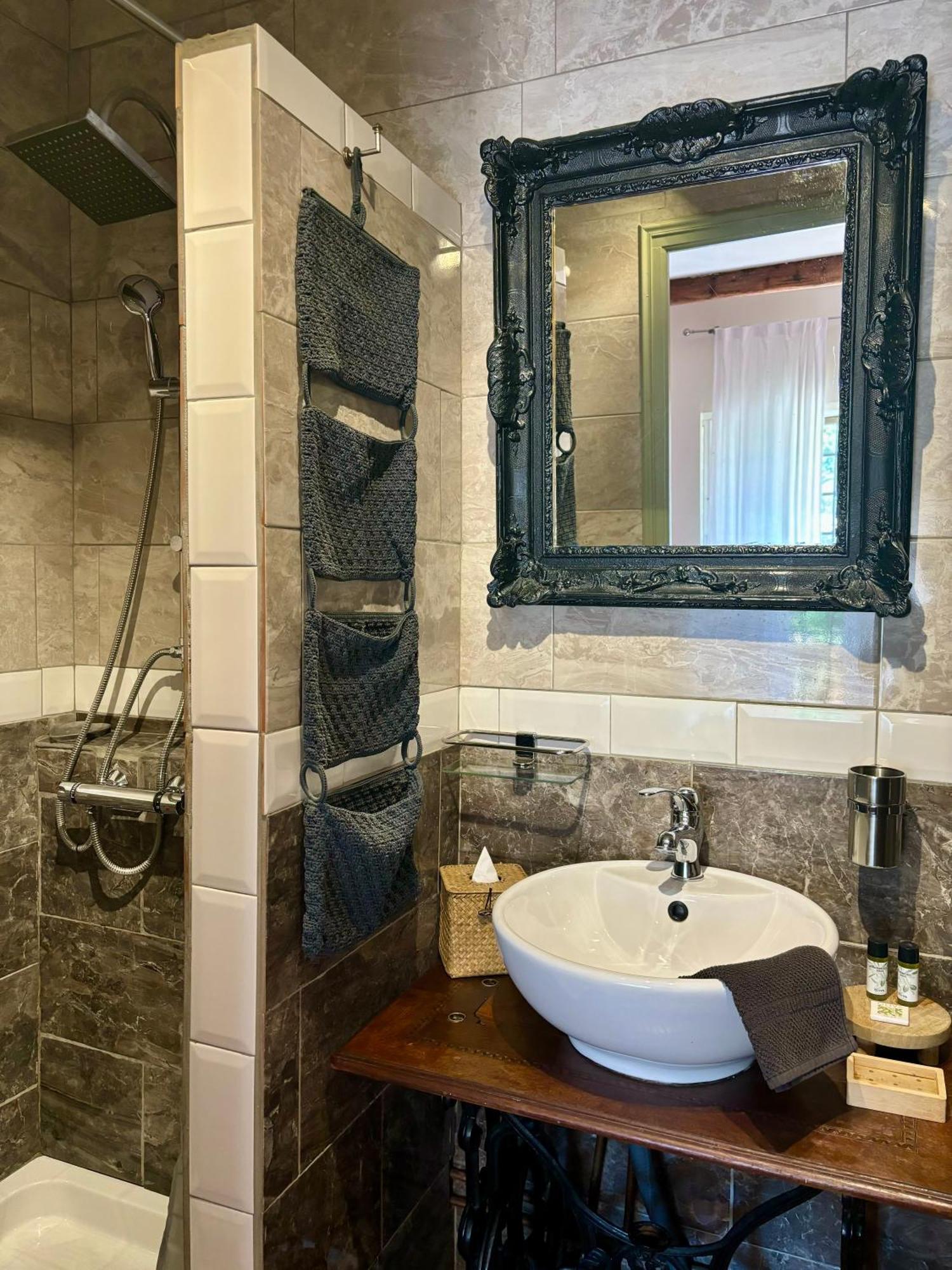 Bed and Breakfast Domaine Du Commandeur Mondragon Экстерьер фото