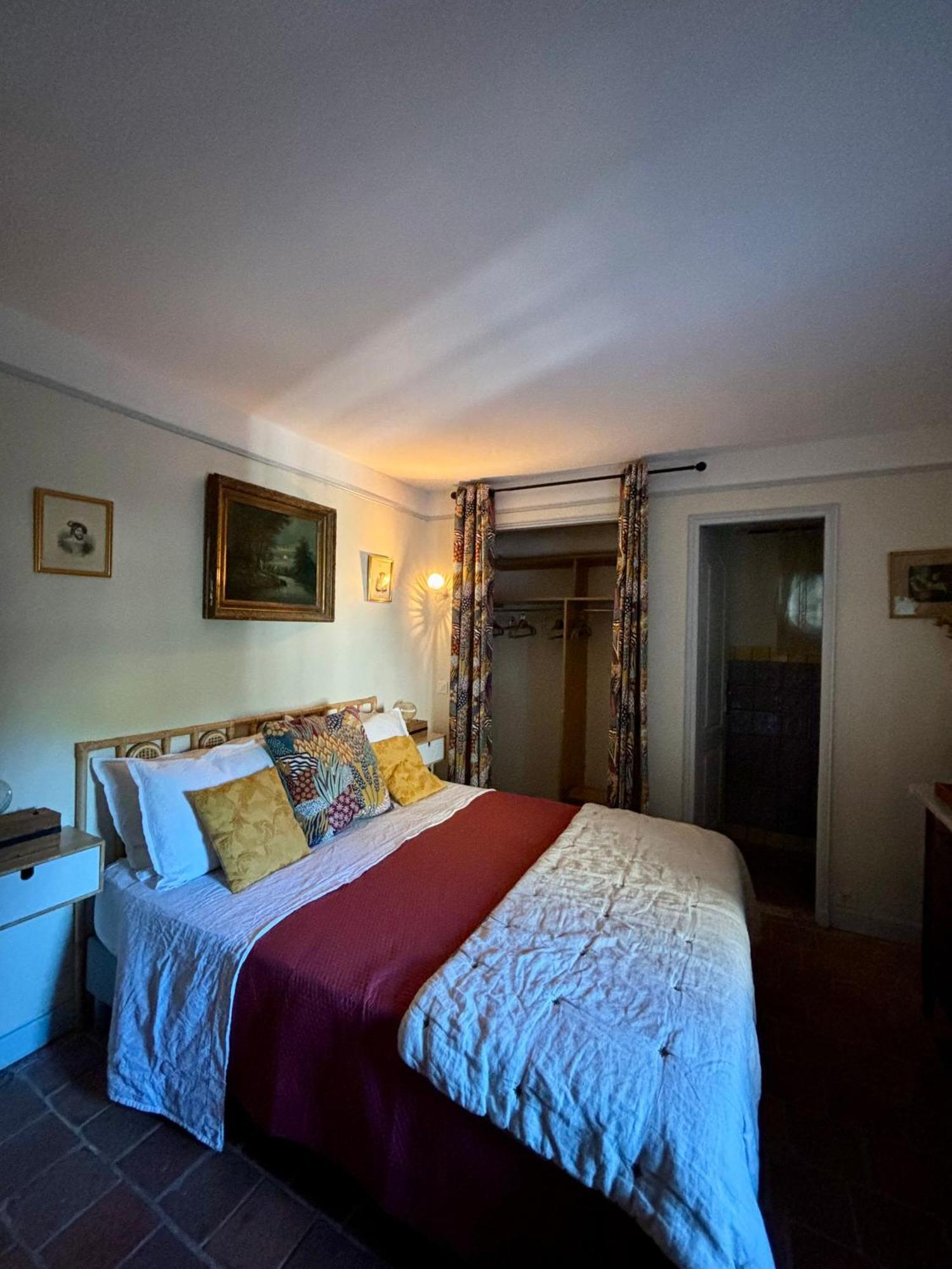 Bed and Breakfast Domaine Du Commandeur Mondragon Экстерьер фото
